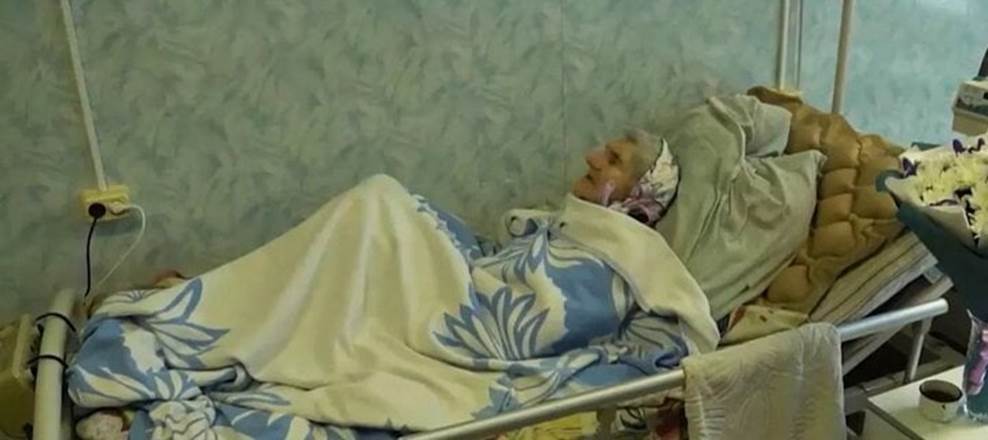 Giải cứu cụ bà 96 tuổi bị hàng xóm trói vào giường 15 năm để cướp tiền trợ cấp-3