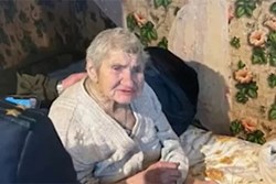 Giải cứu cụ bà 96 tuổi bị hàng xóm trói vào giường 15 năm để cướp tiền trợ cấp