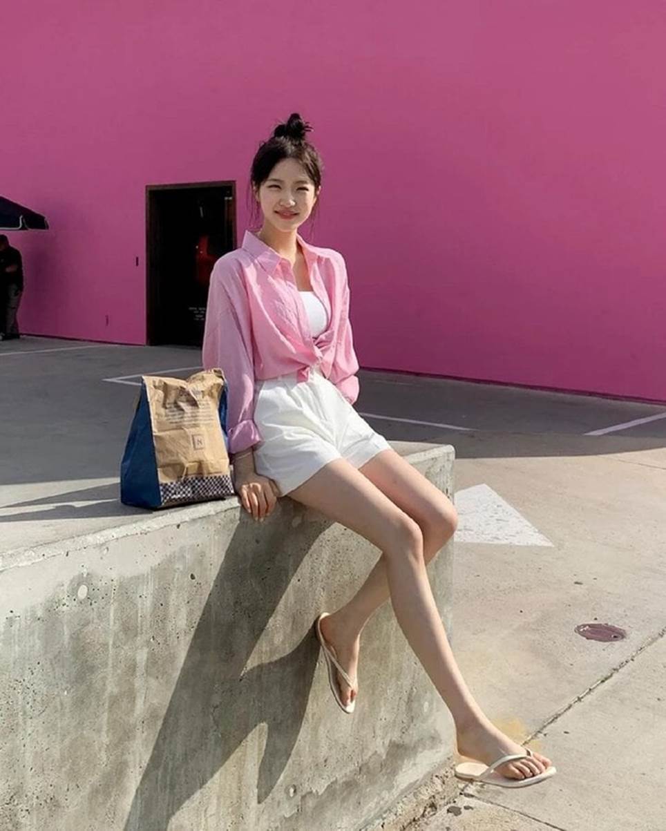 Kiểu áo vừa giúp bạn chống nắng vừa có vẻ ngoài thời thượng-1