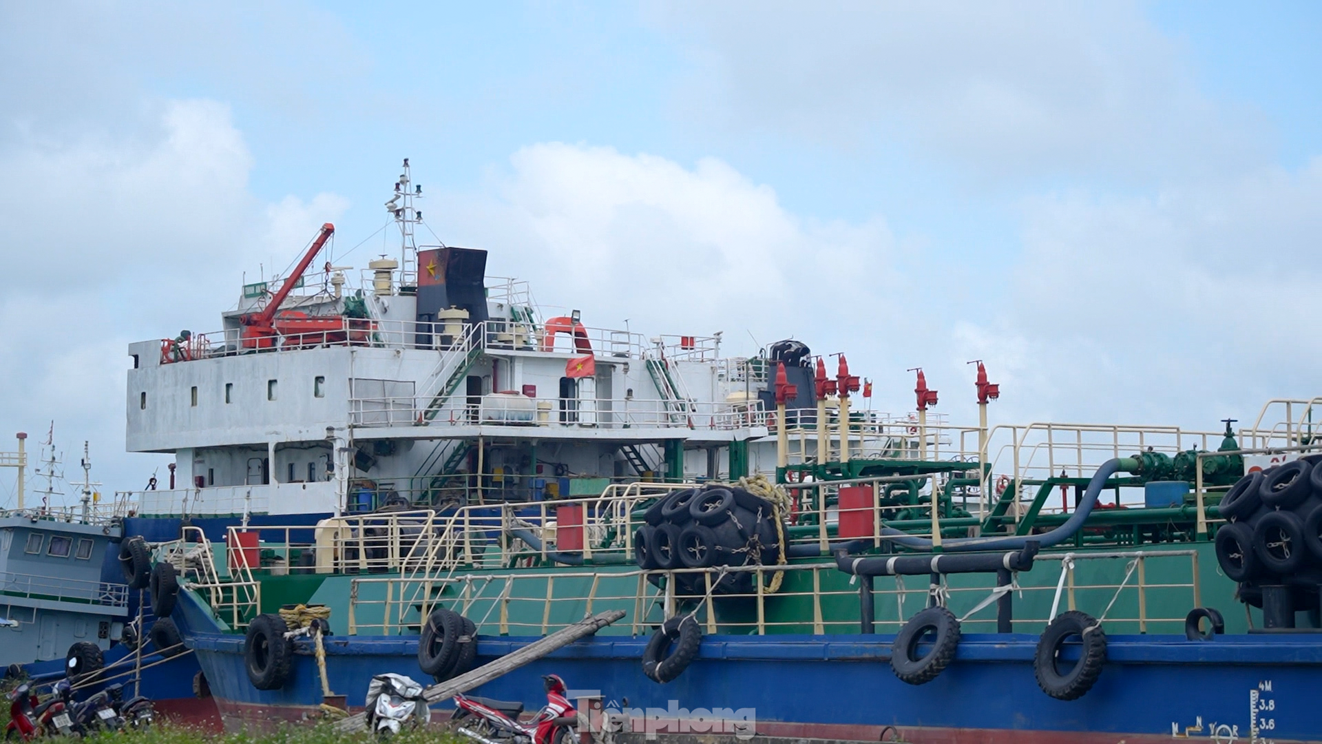 Ngôi làng tỷ phú nức tiếng tại Nam Định: Toàn dinh thự, lâu đài và tàu trăm tỷ xuôi ngược khắp muôn nơi-11