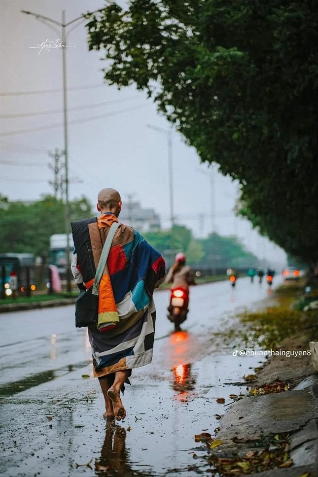 Sư Thích Minh Tuệ mong mọi người đừng ai cho nhiều vì chỉ nhận vừa đủ một bữa ăn-2