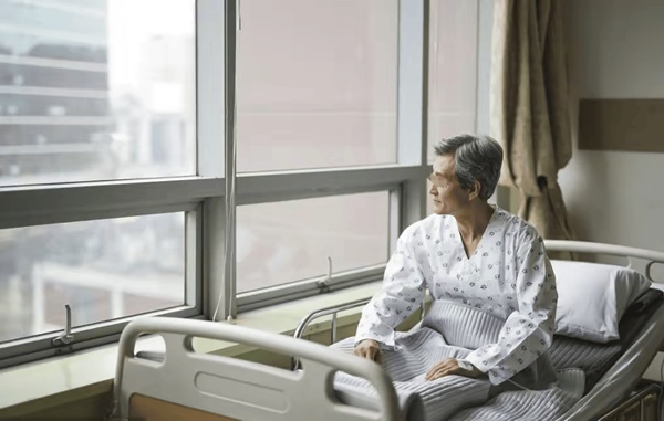 Bố U75 phải nhập viện, tôi lái xe về trong đêm: Khi nghe cuộc nói chuyện của bố mẹ, tôi đã phải oà khóc-1