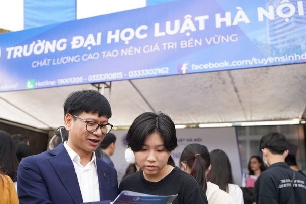 Điểm chuẩn trúng tuyển Trường ĐH Luật Hà Nội cao nhất 30/30 điểm-1