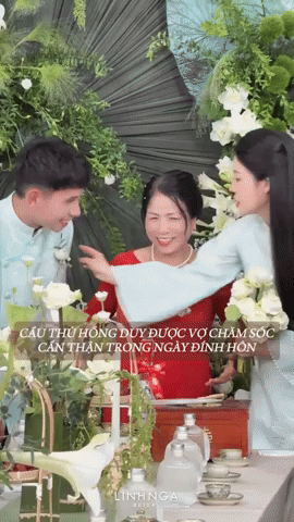 Hot: Cầu thủ Hồng Duy Pinky làm lễ ăn hỏi với bạn gái thạc sĩ, cô dâu xinh đẹp tinh tế chăm chồng từng chút một-5