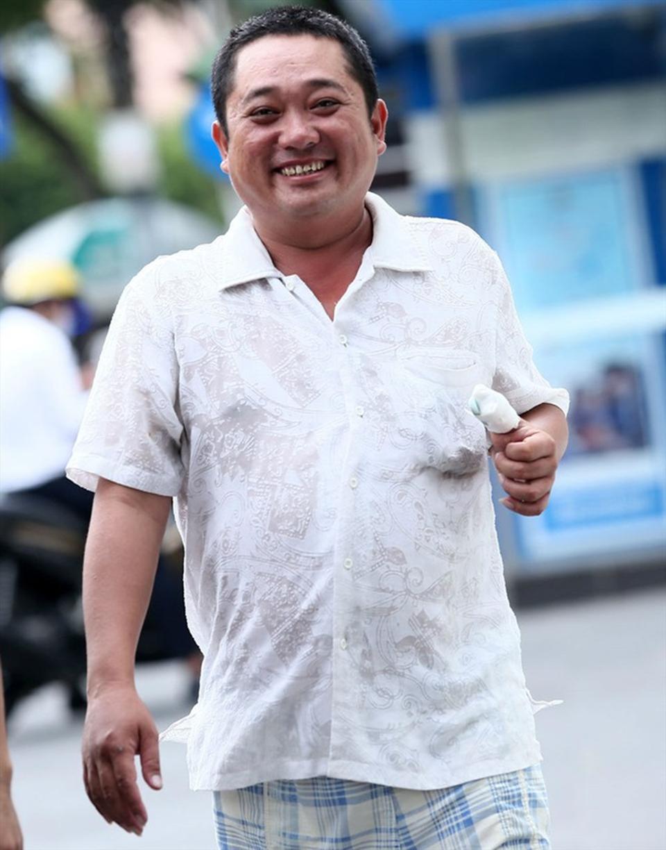 Thằng Cò Phùng Ngọc làm đám cưới lần 2 ở quê nhà, khoá môi ngọt ngào với vợ kém 10 tuổi-9