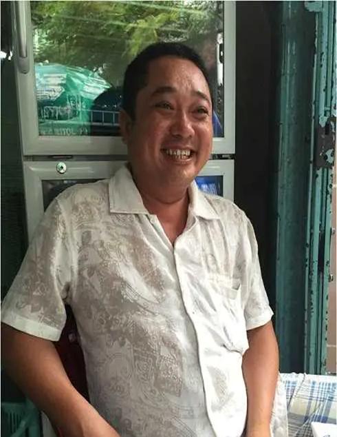 Thằng Cò Phùng Ngọc làm đám cưới lần 2 ở quê nhà, khoá môi ngọt ngào với vợ kém 10 tuổi-12