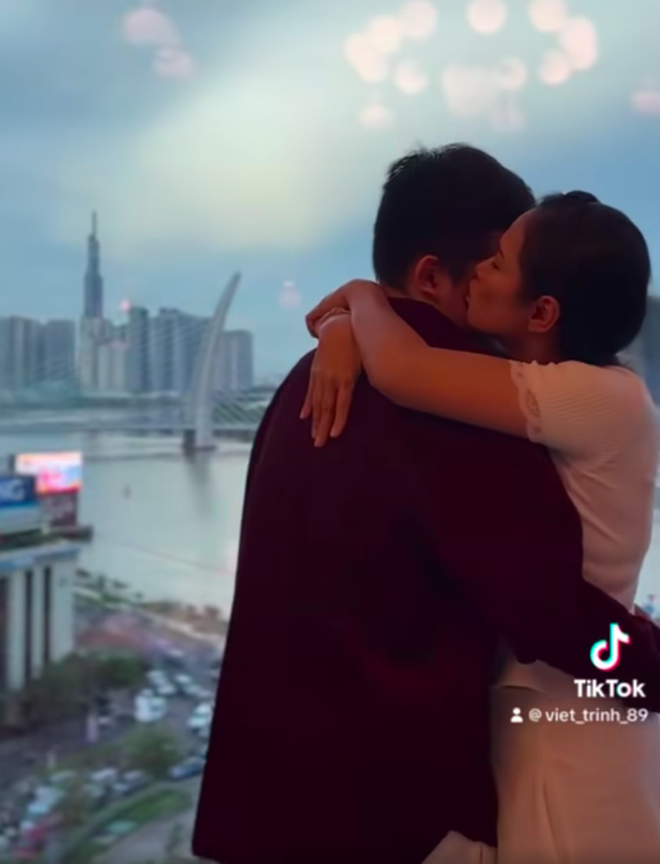 Việt Trinh lên tiếng về clip, hình ảnh ôm hôn con trai tuổi dậy thì gây tranh cãi-4