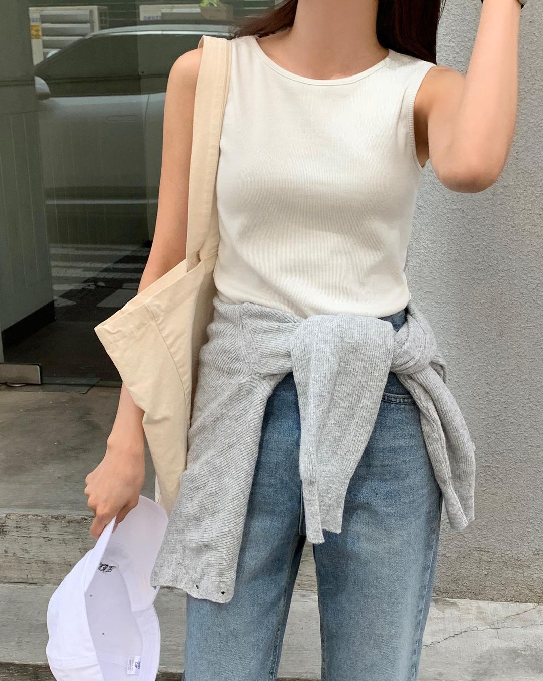 Diện áo tank top với 5 item sau sẽ giúp bạn ghi điểm mặc đẹp như fashionista-4