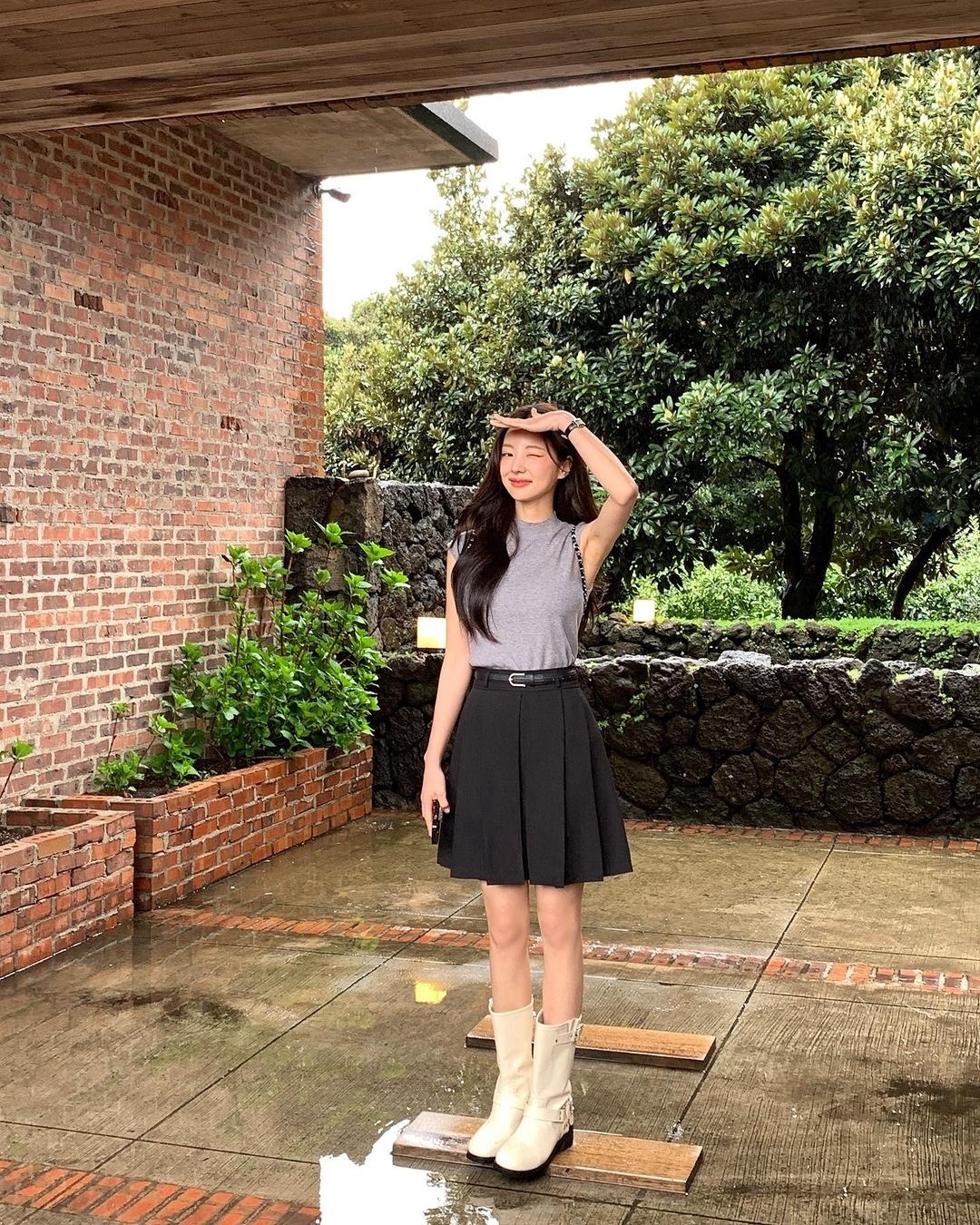 Diện áo tank top với 5 item sau sẽ giúp bạn ghi điểm mặc đẹp như fashionista-9