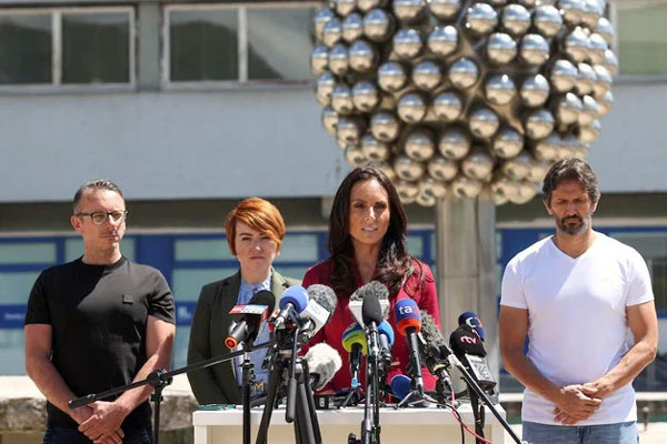 Vụ ám sát thủ tướng Slovakia: Nghi phạm ra tòa, sức khỏe ông Fico vẫn khó lường-1