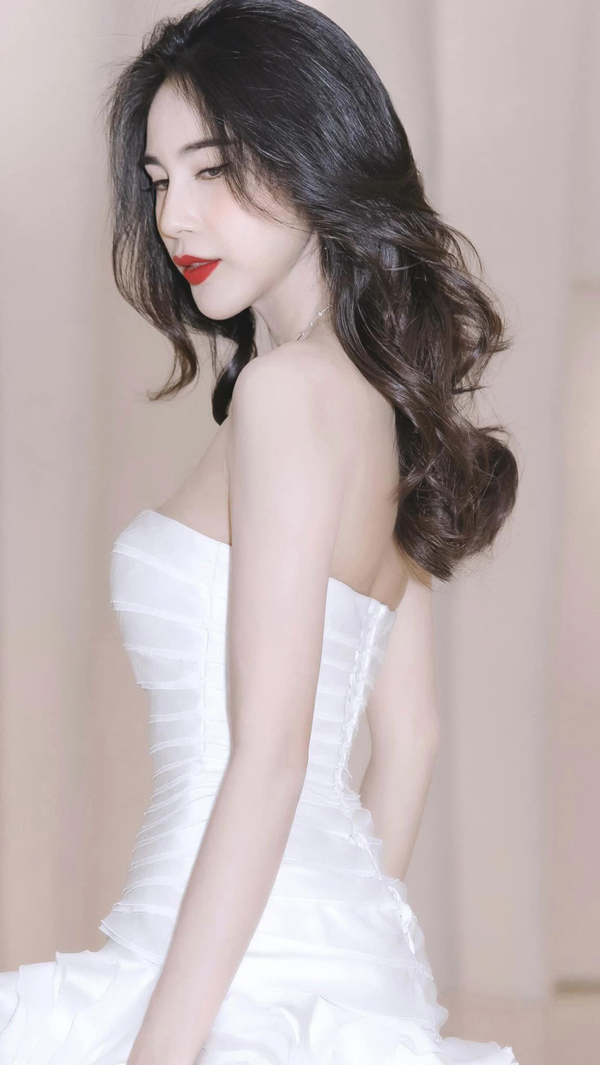 Thủy Tiên, vợ cầu thủ Công Vinh lộ bí quyết giữ dáng ai cũng nên tham khảo-8