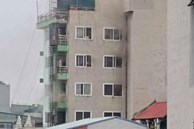 Hà Nội: Cháy chung cư mini, nhiều người lên mái tầng 9 chờ cứu