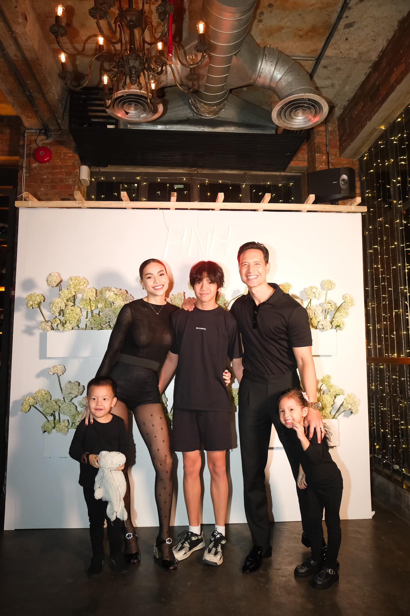 Lệ Quyên bàng hoàng trước tin diễn viên Đức Tiến qua đời, lập tức phản ứng gắt khi netizen nhắc đến Hồ Ngọc Hà-6