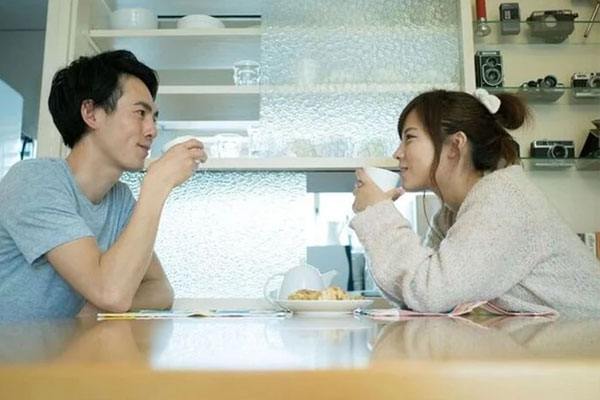 Về quê thăm mẹ chồng ốm, tôi run rẩy khi chạm mặt người yêu của em chồng-2