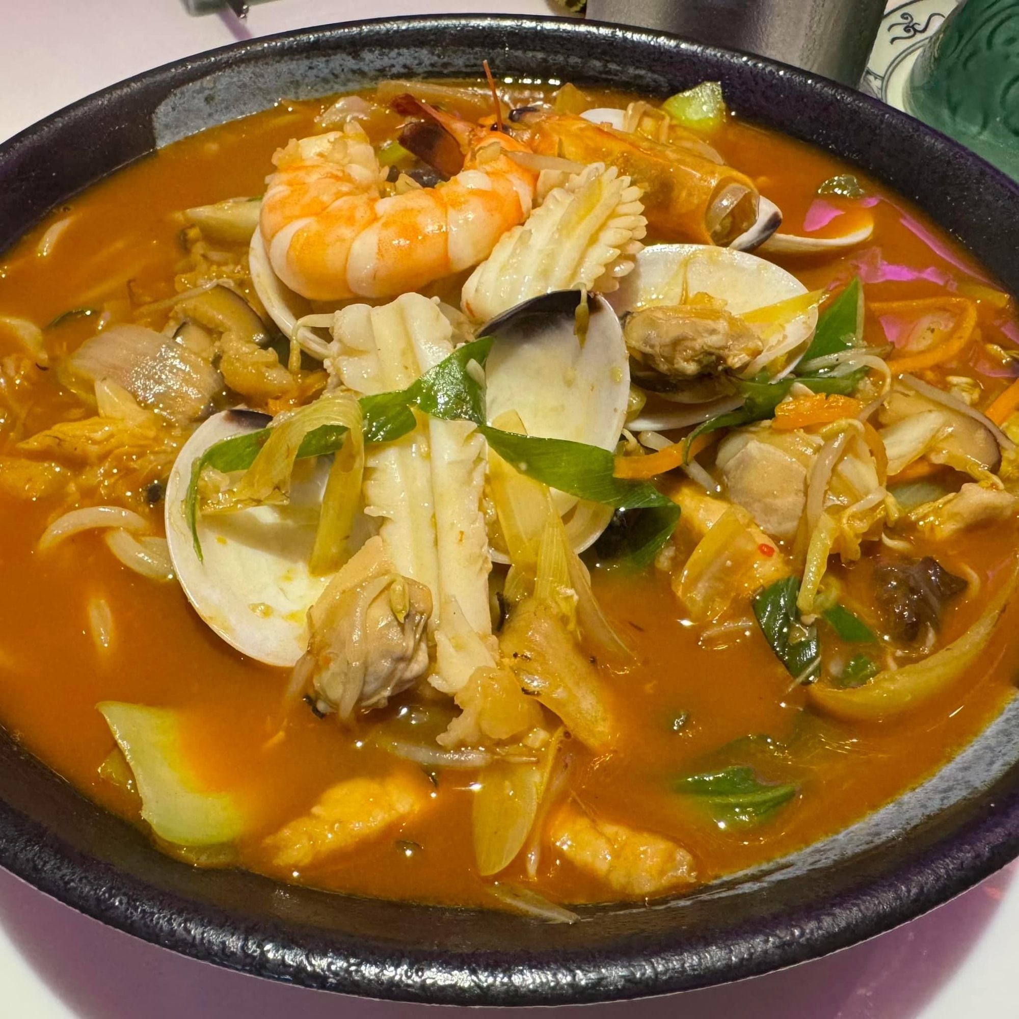 Hari Won lộ diện sau khi đột ngột vắng mặt trong buổi đi ăn cùng gia đình Trấn Thành-2