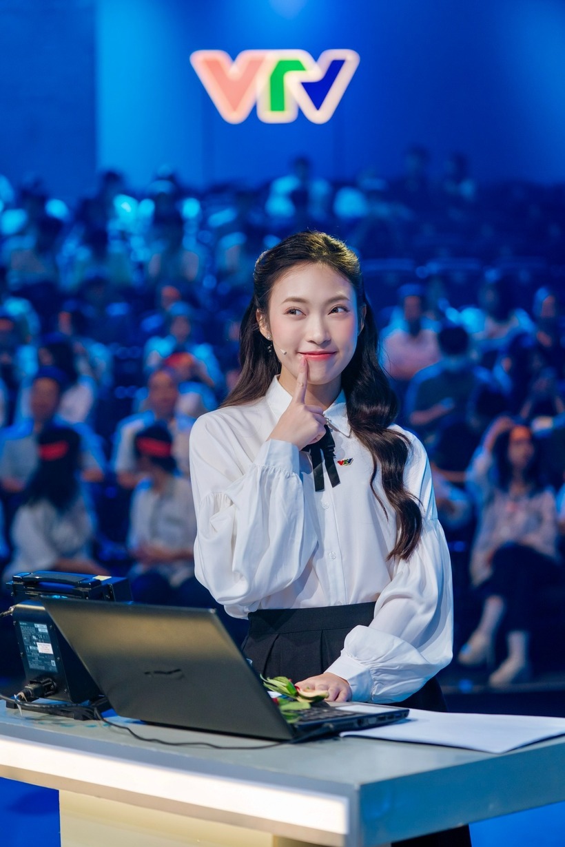 Khánh Vy sau 8 năm bắn 7 thứ tiếng: Nhan sắc thăng hạng, học vấn đỉnh cao-5