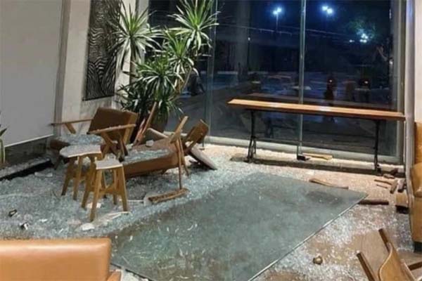 Nữ bác sĩ bị kính rơi vào người được xuất viện, bố nghẹn ngào động viên: Giờ con nằm trên giường bệnh lại là lúc bố được nhìn thấy con nhiều nhất-4