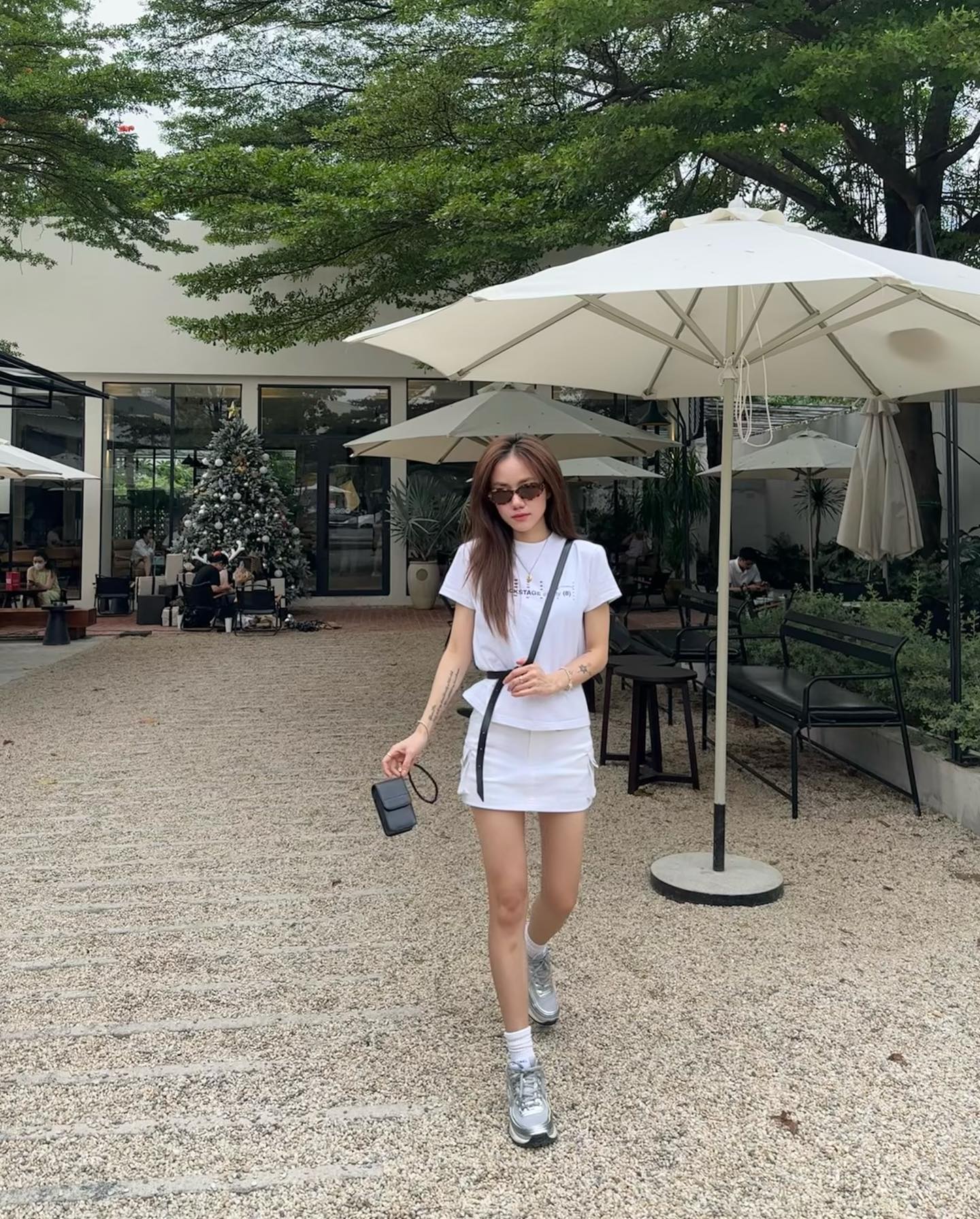 Muốn mặc áo phông đẹp suốt mùa hè, chị em hãy học hỏi 4 mỹ nhân Việt-1