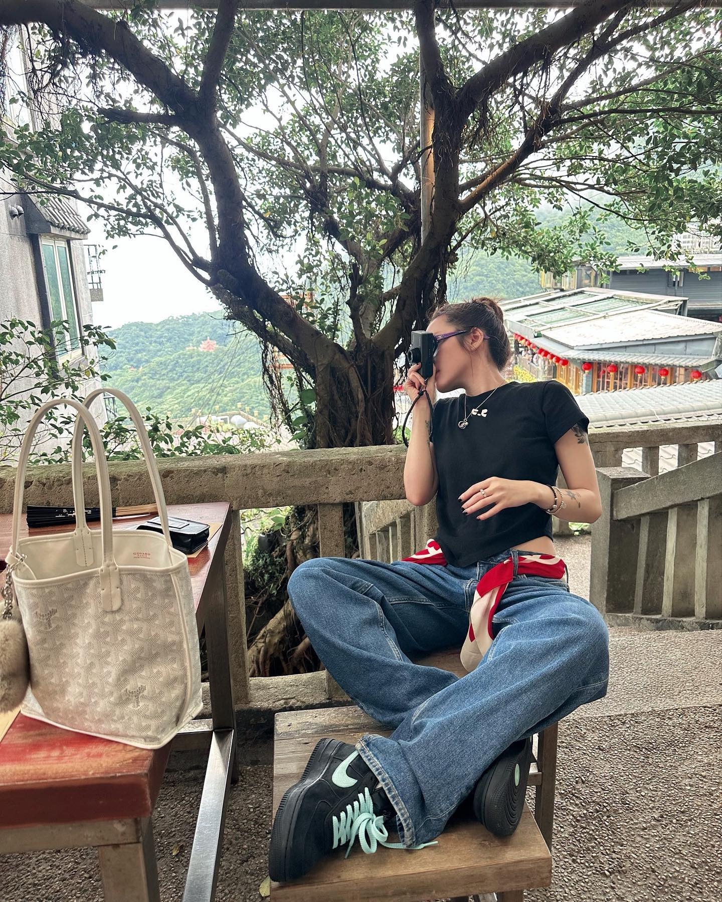 Muốn mặc áo phông đẹp suốt mùa hè, chị em hãy học hỏi 4 mỹ nhân Việt-2