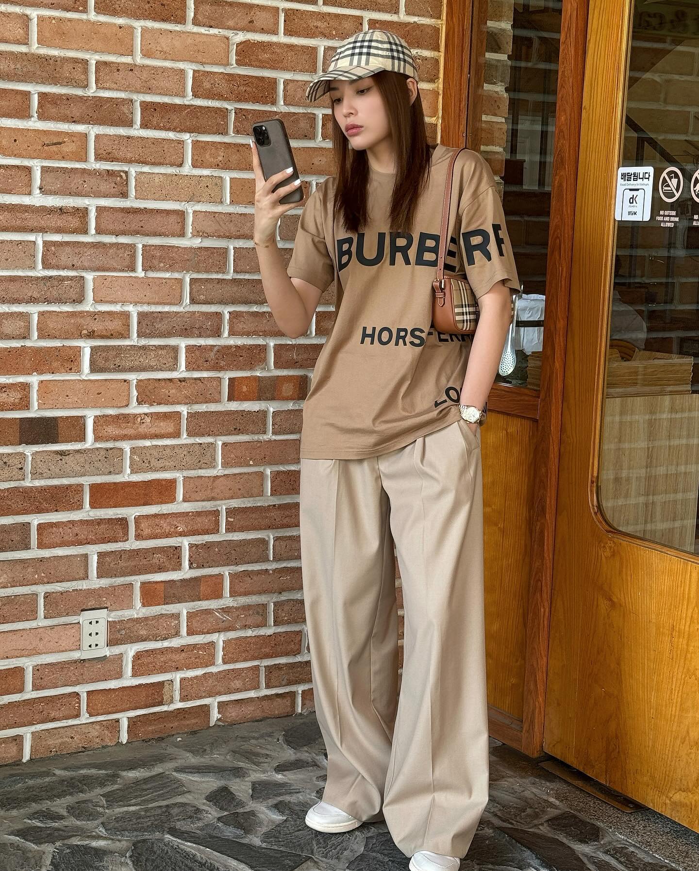 Muốn mặc áo phông đẹp suốt mùa hè, chị em hãy học hỏi 4 mỹ nhân Việt-10