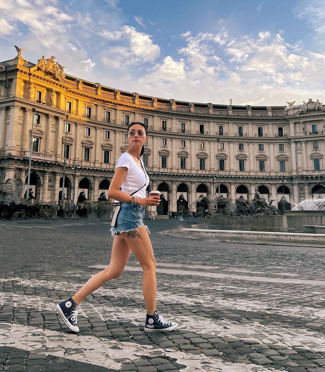 Muốn mặc áo phông đẹp suốt mùa hè, chị em hãy học hỏi 4 mỹ nhân Việt-18