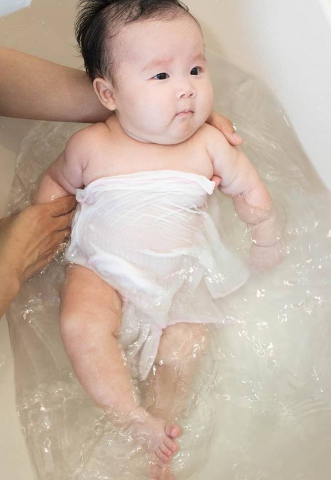 Từng hoang mang vì không biết chăm con, hot girl Sam giờ hạnh phúc khoe ảnh 2 em bé lai Hàn bụ bẫm, đáng yêu-5