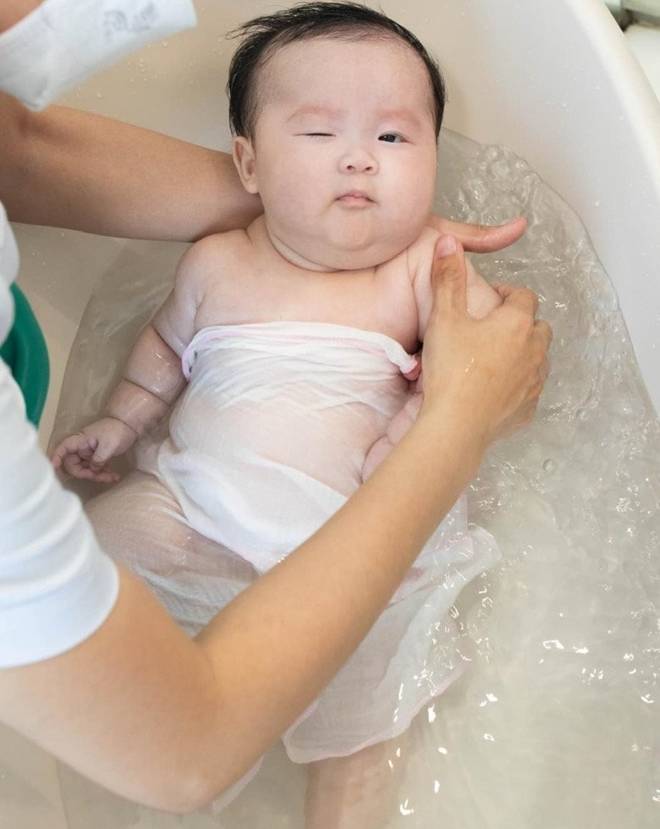 Từng hoang mang vì không biết chăm con, hot girl Sam giờ hạnh phúc khoe ảnh 2 em bé lai Hàn bụ bẫm, đáng yêu-6