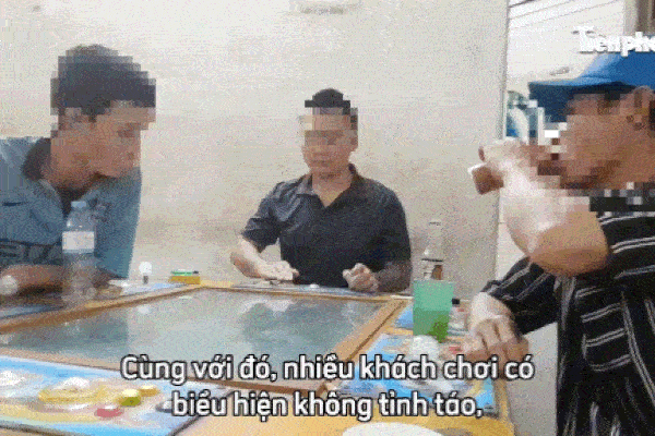 Clip: Tóm gọn rắn hổ mang chúa dài 4 mét lẻn vào nhà dân-1