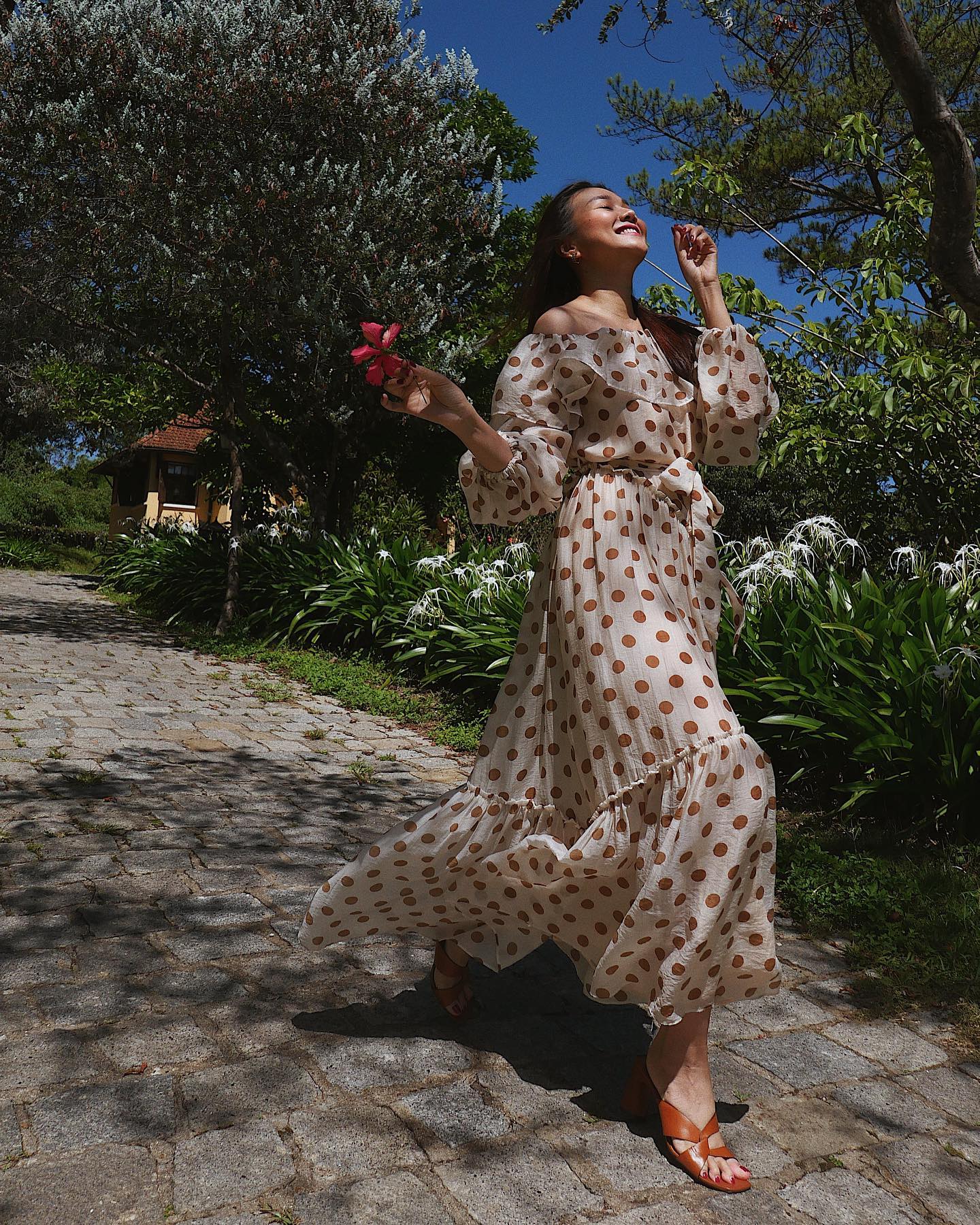 10 cách mặc váy maxi đi biển tham khảo từ các mỹ nhân Việt-10