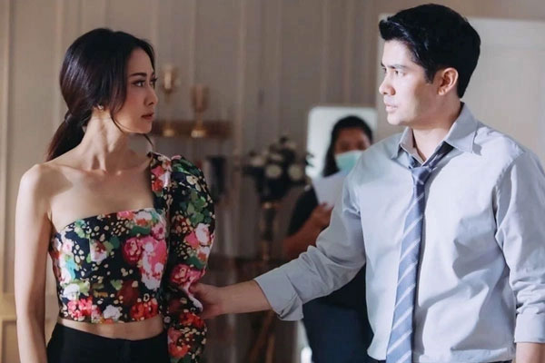 Phải làm sao khi vợ thường xuyên đi chơi, tụ tập bạn bè, bỏ bê con cái?-1