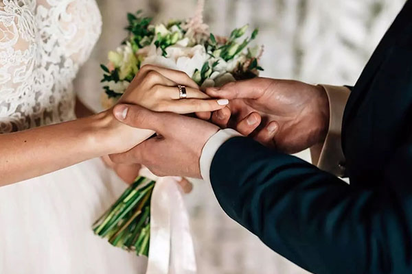 Vượt qua dư luận, người phụ nữ quyết định tái hôn sau gần 20 năm làm mẹ đơn thân-1