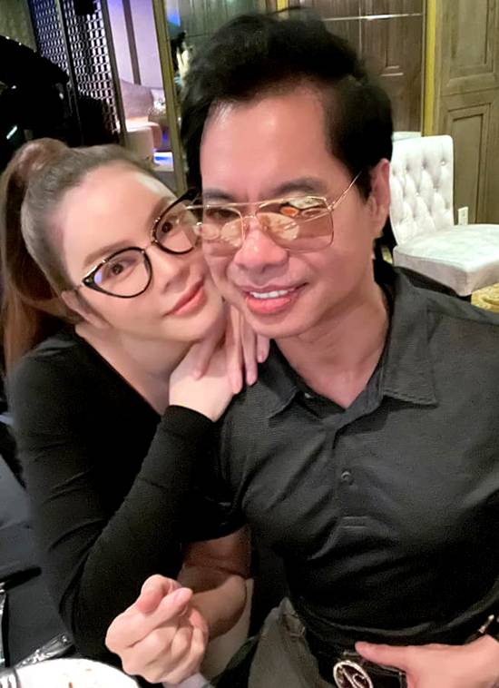 Nam ca sĩ từng yêu thầm Lý Nhã Kỳ, U60 tuyên bố không lấy vợ, sống một mình trong biệt thự dát vàng trăm tỷ đồng-10