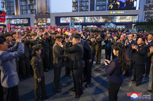 Yonhap: Con gái ông Kim Jong Un mặc trang phục khác thường sau 2 tháng vắng bóng, gây sốt ở Hàn Quốc-5