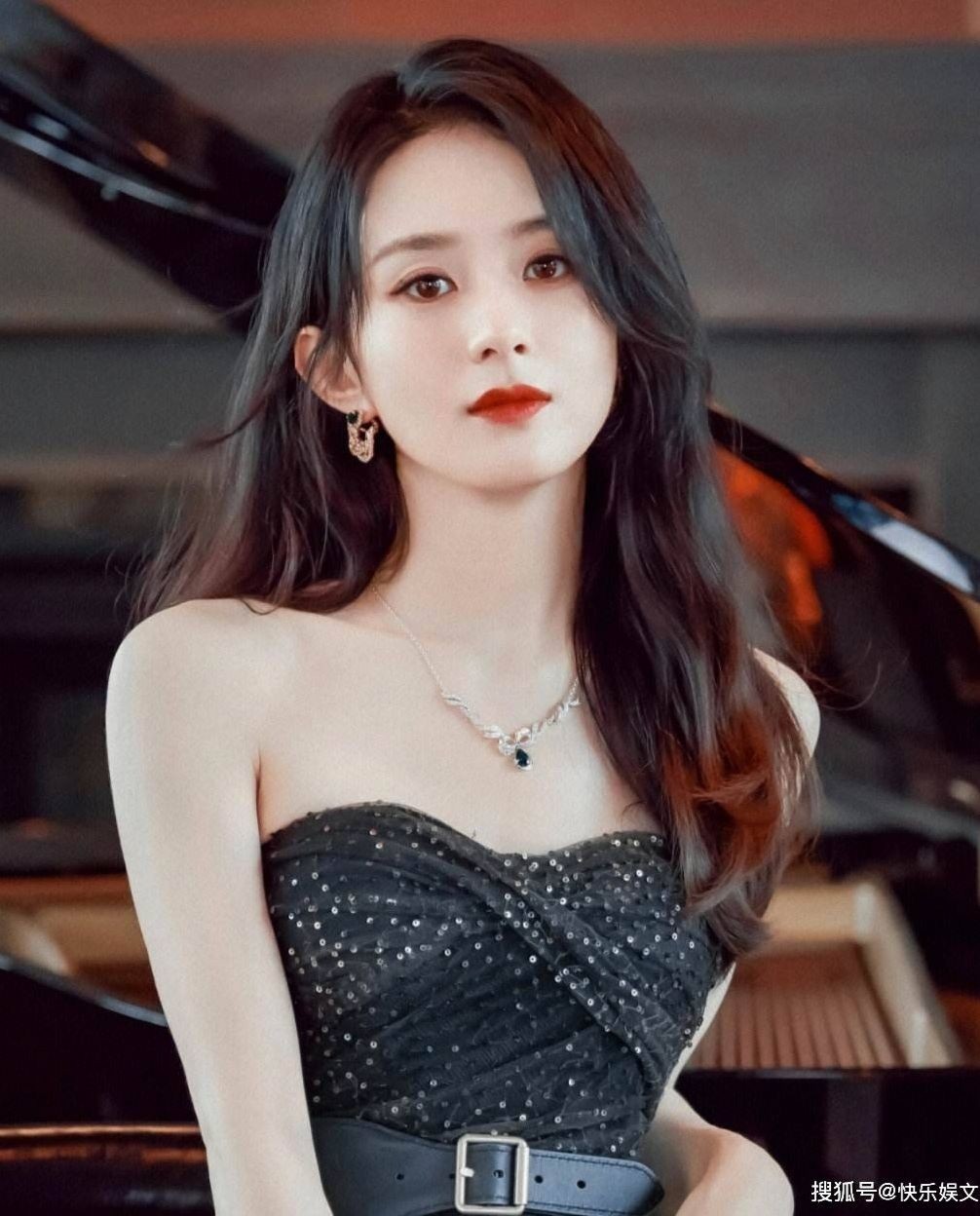 Cuộc chiến thảm đỏ Cannes được mong nhất-4