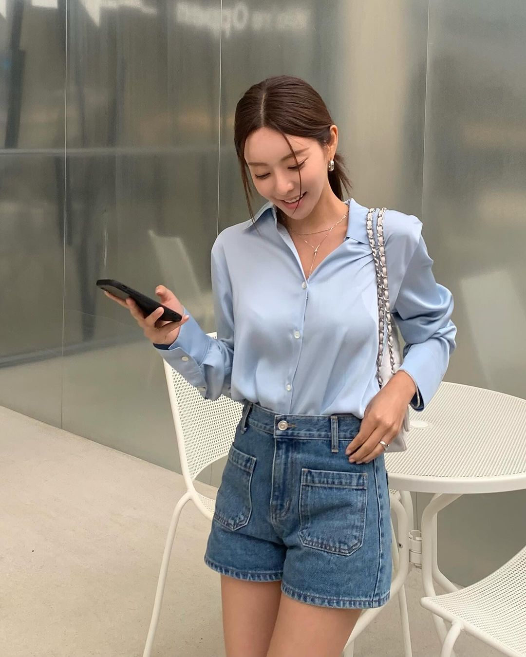 5 mẫu sơ mi cơ bản cần có trong tủ đồ của nàng công sở sành điệu-7