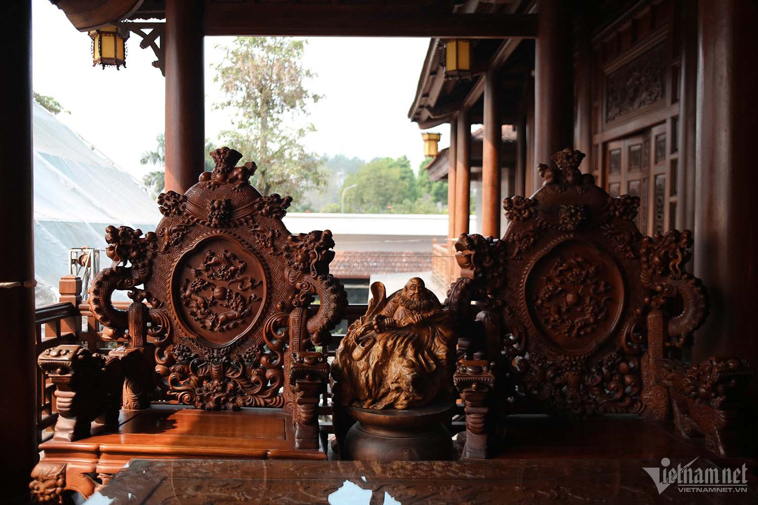 Ngôi nhà sàn được làm từ 500 khối gỗ lim, mất hơn 2 năm mới hoàn tất-7