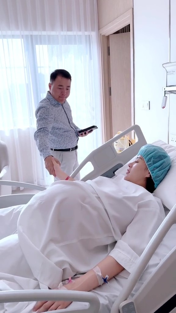 Phương Oanh khóc nấc khi sinh xong về biệt thự vì 1 thứ Shark Bình chuẩn bị, hé lộ thái độ mẹ chồng khi có thêm 2 cháu-3