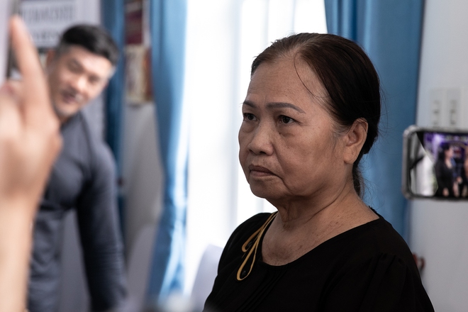 Lễ viếng diễn viên Đức Tiến tại Việt Nam: Nghệ sĩ có mặt từ sớm, mẹ ruột không cầm được nước mắt-5