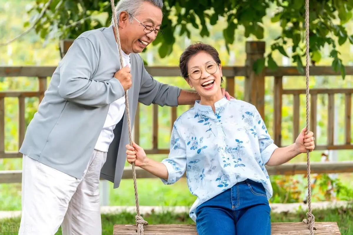 Có lương hưu cao, 3 tỷ tiền tiết kiệm và 1 căn nhà nhưng tôi sống không vui: Nhìn sang nhà hàng xóm ít tiền mà chỉ biết ước-1