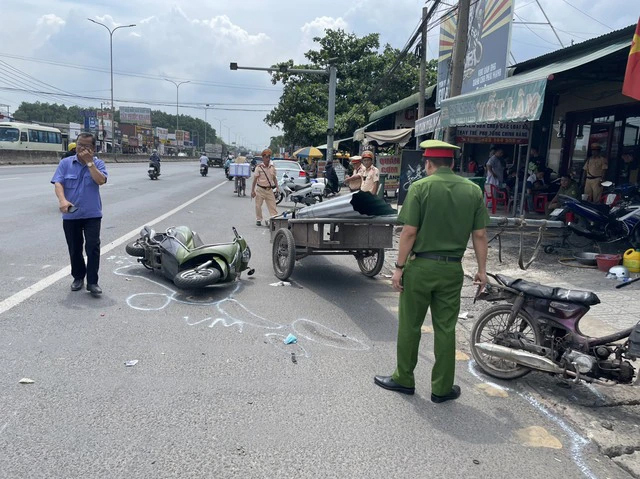 Xe chở tôn đi ngược chiều chém” thương vong 2 người đi xe máy-2