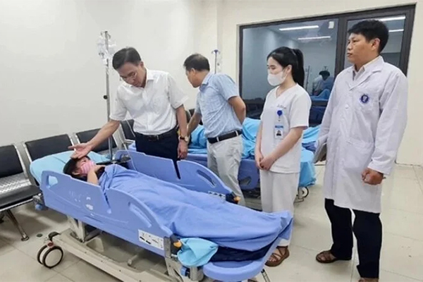 6 người nhập viện sau khi ăn bánh mì ở chợ-2