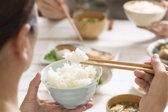 Ăn bao nhiêu bát cơm mỗi ngày là phù hợp?