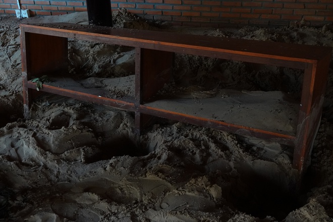 Người dân bàng hoàng kể lại khoảnh khắc lũ cát ập xuống đường Mũi Né: 62 tuổi chưa từng chứng kiến, chỉ 5 phút đã vùi lấp hết tài sản-5