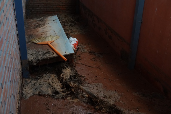 Người dân bàng hoàng kể lại khoảnh khắc lũ cát ập xuống đường Mũi Né: 62 tuổi chưa từng chứng kiến, chỉ 5 phút đã vùi lấp hết tài sản-6