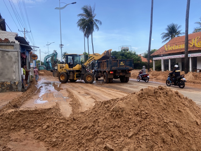 Người dân bàng hoàng kể lại khoảnh khắc lũ cát ập xuống đường Mũi Né: 62 tuổi chưa từng chứng kiến, chỉ 5 phút đã vùi lấp hết tài sản-9