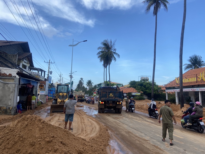 Người dân bàng hoàng kể lại khoảnh khắc lũ cát ập xuống đường Mũi Né: 62 tuổi chưa từng chứng kiến, chỉ 5 phút đã vùi lấp hết tài sản-10