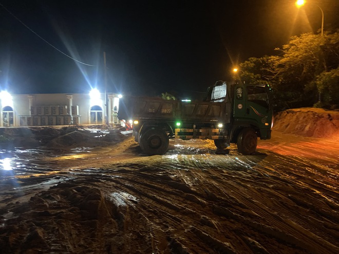 Người dân bàng hoàng kể lại khoảnh khắc lũ cát ập xuống đường Mũi Né: 62 tuổi chưa từng chứng kiến, chỉ 5 phút đã vùi lấp hết tài sản-11