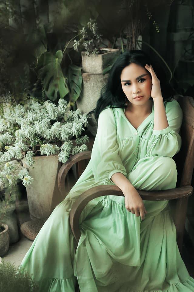 Nữ ca sĩ Việt đình đám bị người lạ đánh tráo khi chào đời, giờ trở thành diva, NSND, xinh đẹp rực rỡ-1