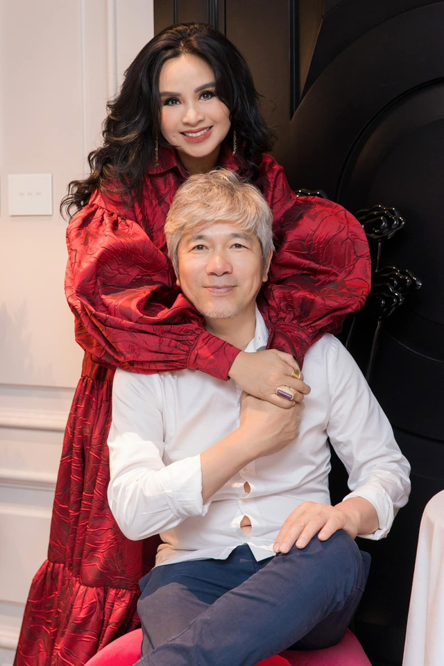 Nữ ca sĩ Việt đình đám bị người lạ đánh tráo khi chào đời, giờ trở thành diva, NSND, xinh đẹp rực rỡ-5