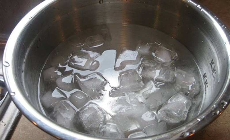 Thả viên đá vào nồi canh đang sôi, việc làm tưởng vô nghĩa nhưng tác dụng cực hay: Nhiều người chưa biết-2